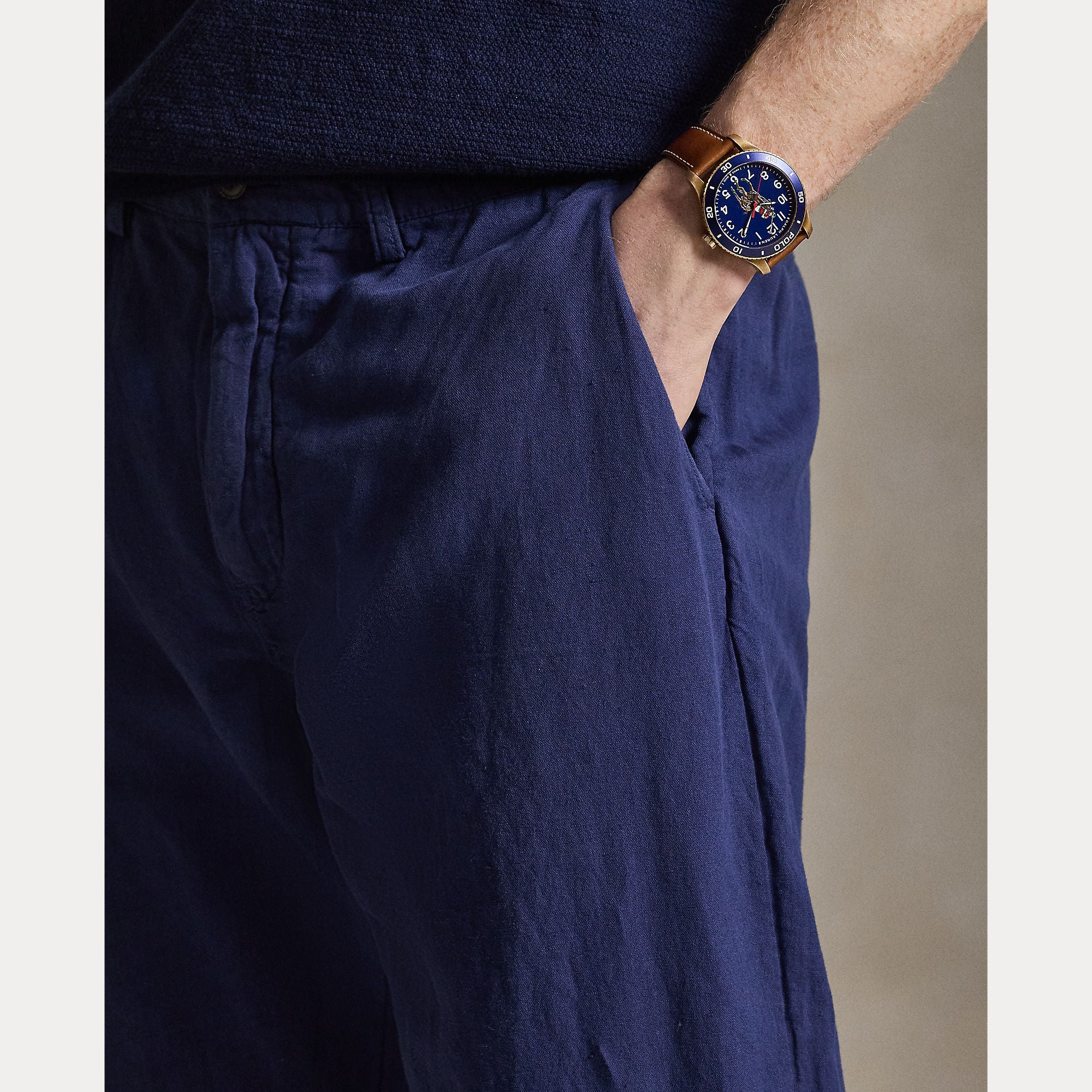 Polo Ralph Lauren miesten housut Linen Trousers tummansinisestä, kevyestä ja hengittävästä pellavamateriaalista, suora leikkaus ja sivutaskut.