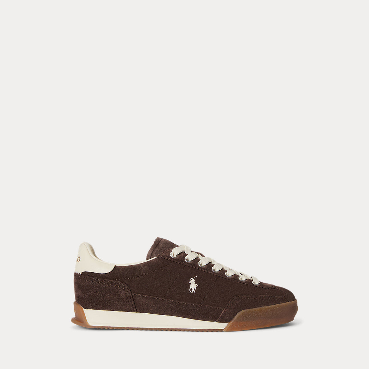 Polo Ralph Lauren naisten tennarit PP Sneaker, tummanruskea, matala velour-nahkainen nauhamalli, luonnonvalkoiset nauhat, brodeerattu sivulogo ja kumipohja