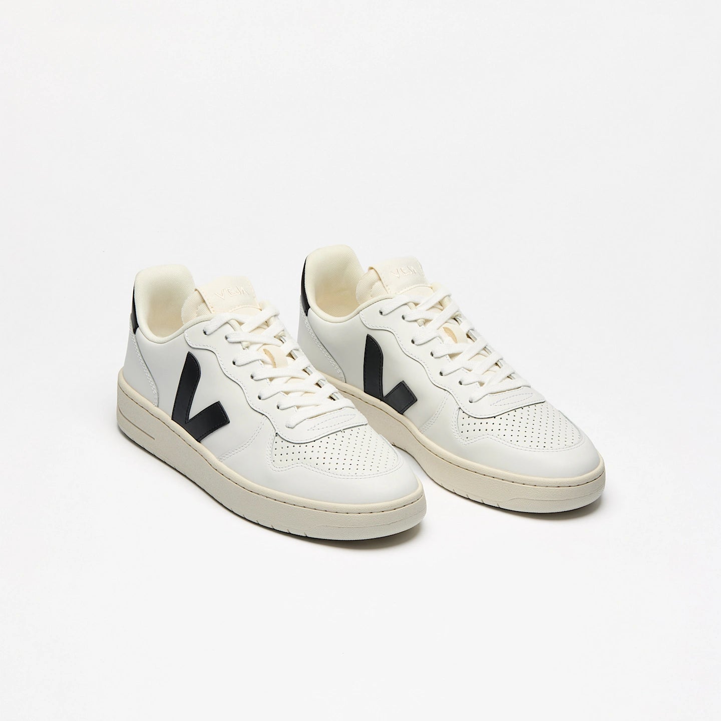 Veja naisten tennarit V-10 Prime Sneaker White Black, valkoinen