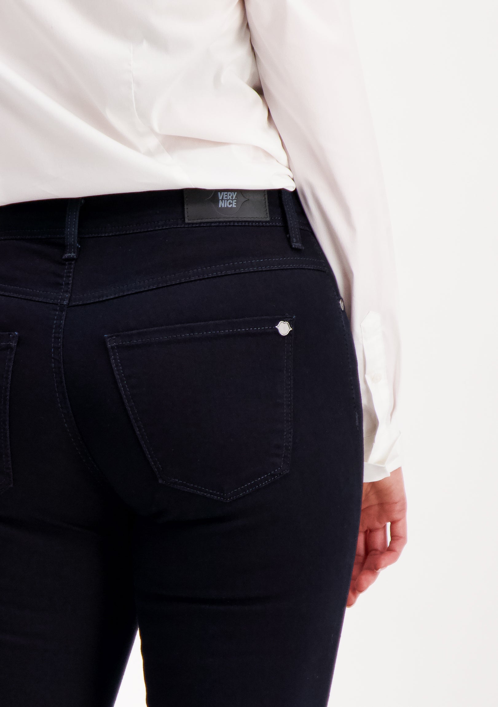 very-nice-naisten-farkut-pirre-straight-st-indigo-5