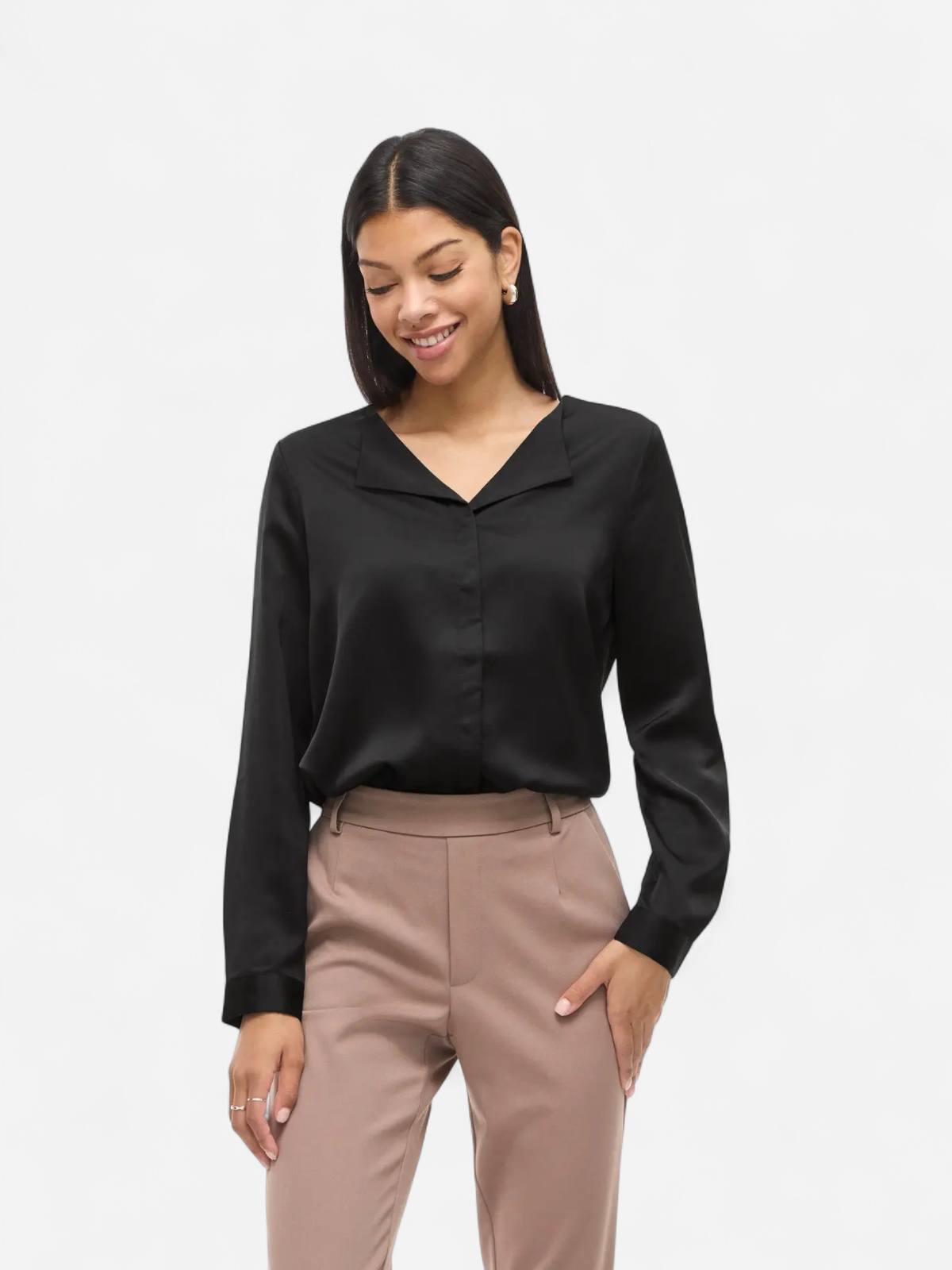 VIELLETTE V-NECK L/S SATIN SHIRT - NOOS Black - Kekäle.fi
