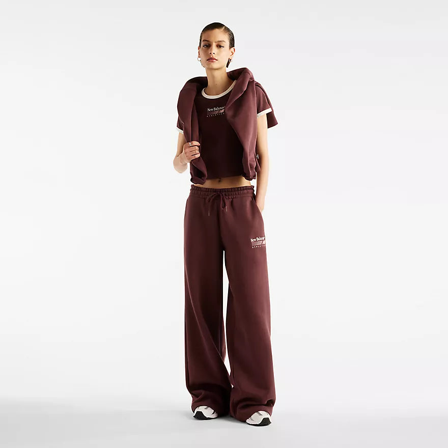 New Balance naisten collegehousut Trackside Fleece Pant, Cherry Leather