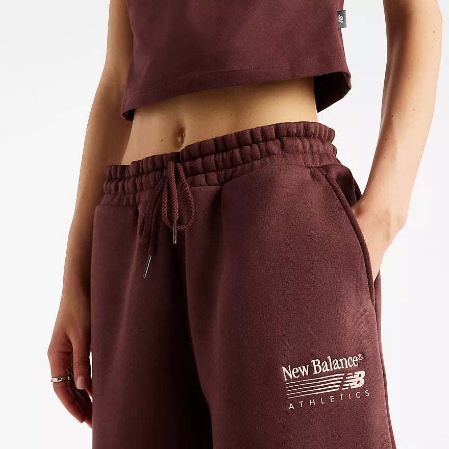 New Balance naisten collegehousut Trackside Fleece Pant, Cherry Leather