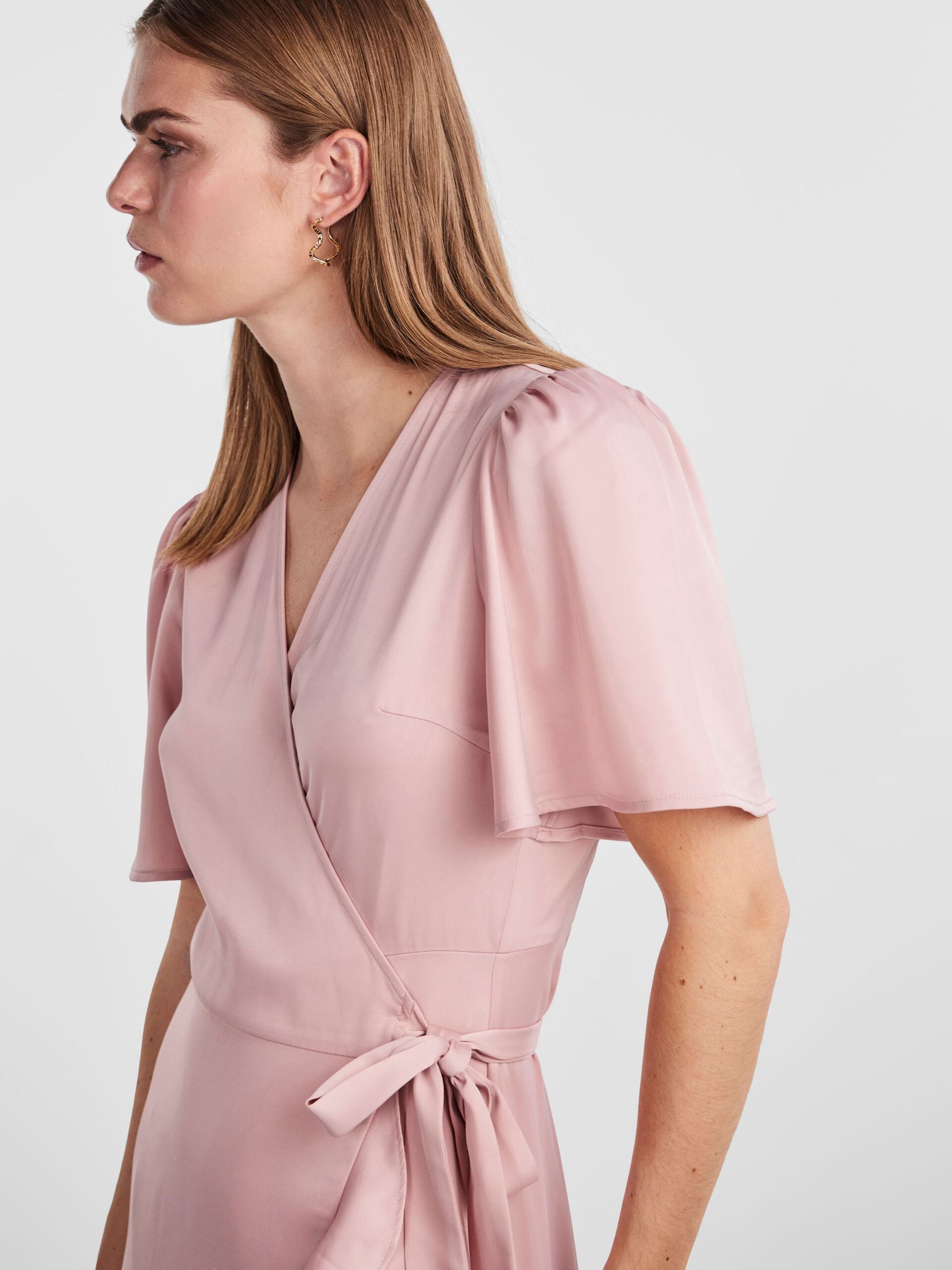 y-a-s-naisten-mekko-yasthea-2-4-midi-wrap-dress-vaaleanpunainen-4