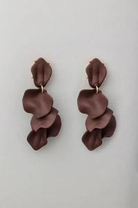 bow-19-korvakorut-leaf-earring-tummanruskea-1
