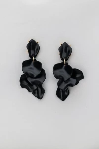 bow-19-korvakorut-pearl-leaf-earrings-musta-1