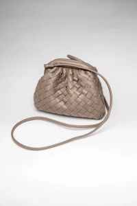 bow-19-naisten-laukku-dumpling-bag-braided-vaalea-beige-1