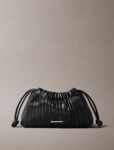 calvin-klein-accessories-naisten-laukku-drwstrng-plss-bag-musta-1