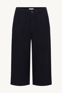 claire-naisten-shortsit-tich-shotrs-tummansininen-1