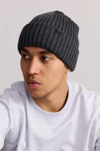 makia-miesten-pipo-eerik-beanie-tummanharmaa-1