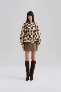 malina-naisten-pusero-pernilla-hogh-neck-balloon-sleeve-blouse-viininpunainen-kuosi-1