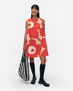 marimekko-naisten-mekko-palatsi-unikko-mekko-punainen-kuosi-1