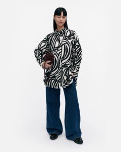 marimekko-naisten-paita-nila-jokuraita-puuvillapaita-mustavalkoinen-1