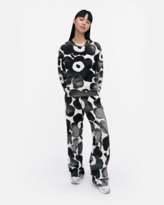 marimekko-unisex-collegepusero-leiot-akvarelli-unikko-mustavalkoinen-1