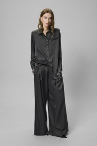 my-essential-wardrobe-naisten-paitapusero-estelle-shirt-musta-1