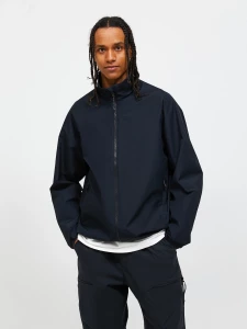 peak-performance-miesten-takki-m-quest-jacket-musta-1