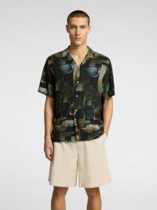 selected-miesten-kauluspaita-relax-vero-shirt-aop-vihrea-kuosi-1