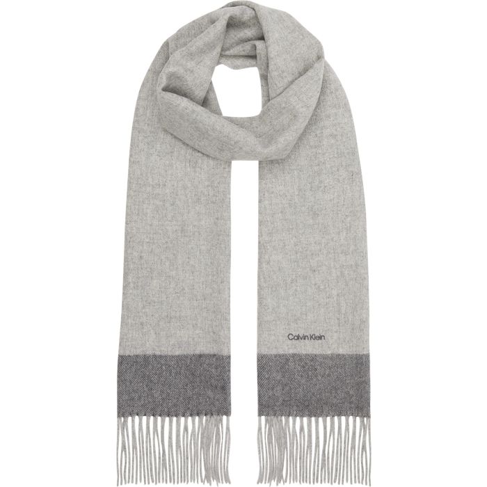 calvin-klein-accessories-naisten-huivi-k-block-scarf-vaaleanharmaa-2