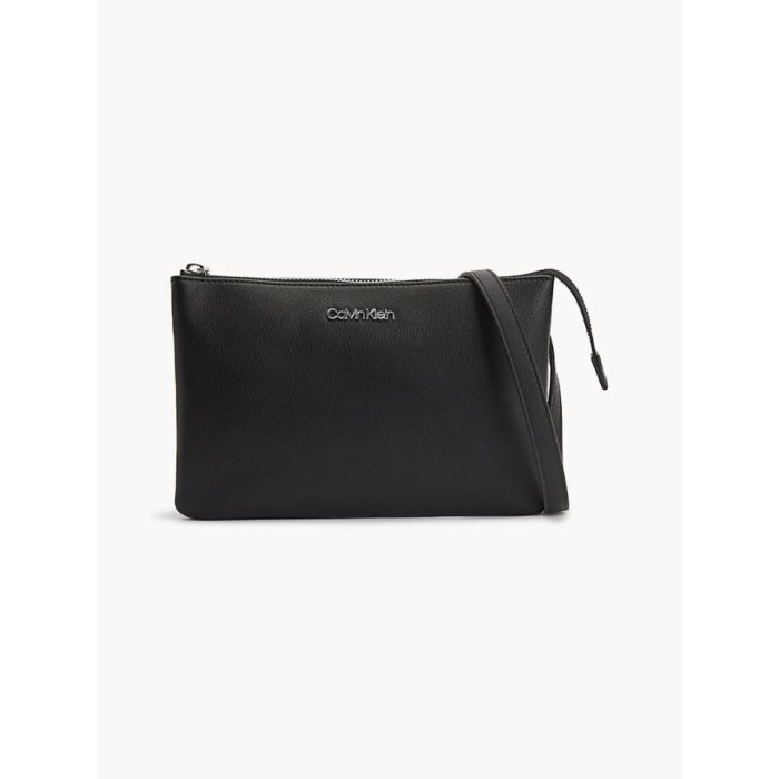calvin-klein-accessories-naisten-laukku-ck-must-xbody-musta-1