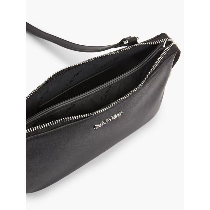 calvin-klein-accessories-naisten-laukku-ck-must-xbody-musta-2