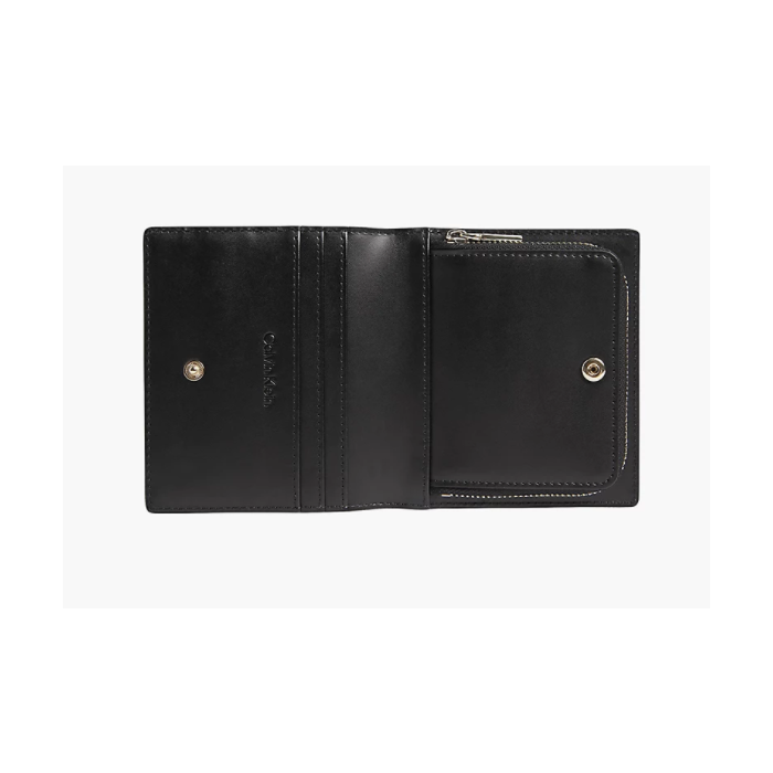 calvin-klein-accessories-naisten-lompakkock-dressed-wallet-musta-2