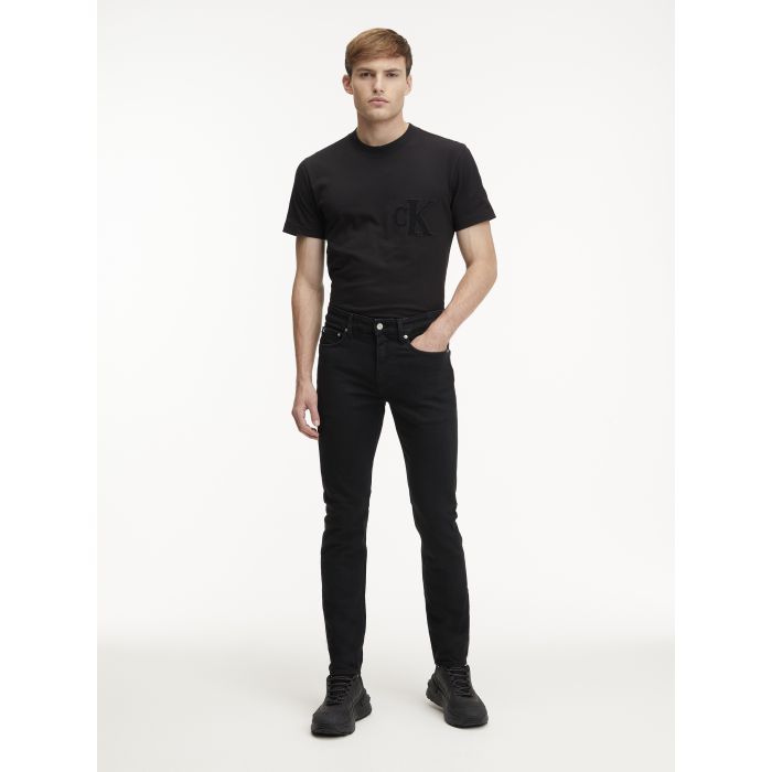 calvin-klein-jeans-farkut-slim-tapered-musta-1