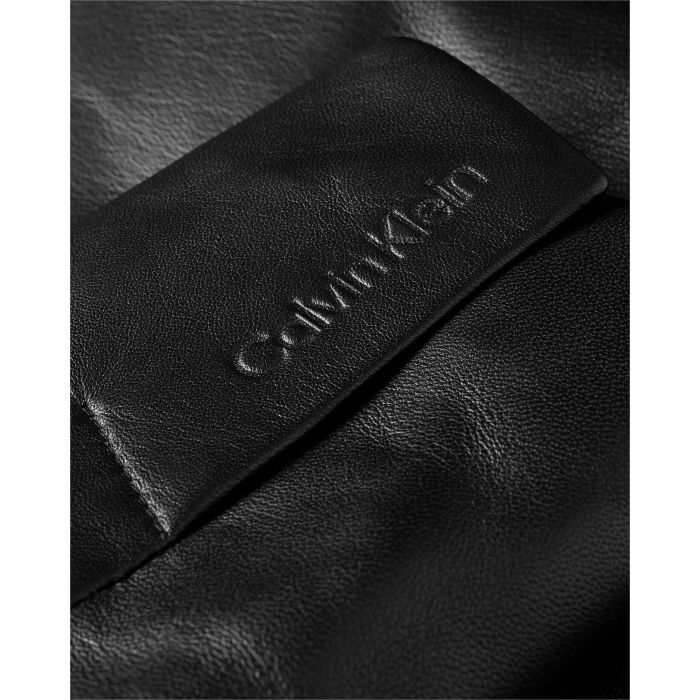 calvin-klein-women-naisten-nahkajakku-leather-v-neck-blazer-musta-6