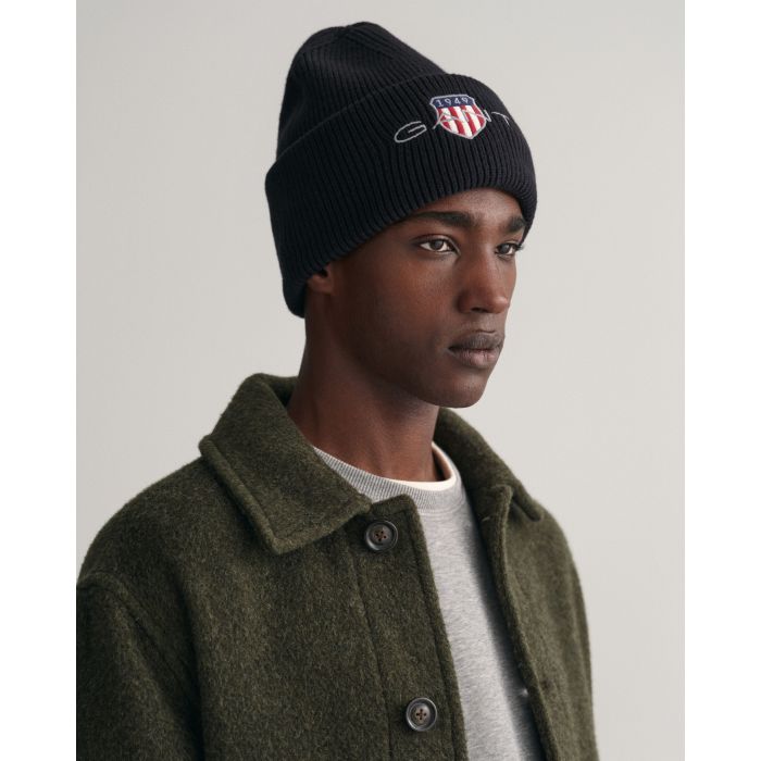 gant-miesten-pipo-archive-shield-cotton-beanie-musta-1