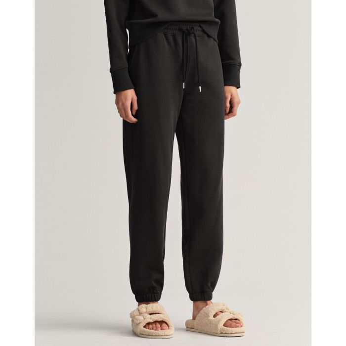 gant-naisten-collegehousut-rel-icon-g-essential-pants-musta-1