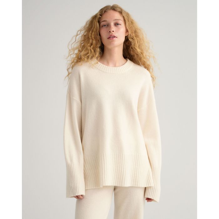 gant-woman-naisten-neule-lounge-c-neck-sweater-luonnonvalkoinen-1