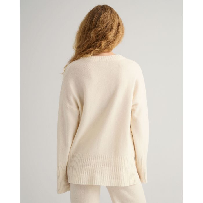 gant-woman-naisten-neule-lounge-c-neck-sweater-luonnonvalkoinen-2