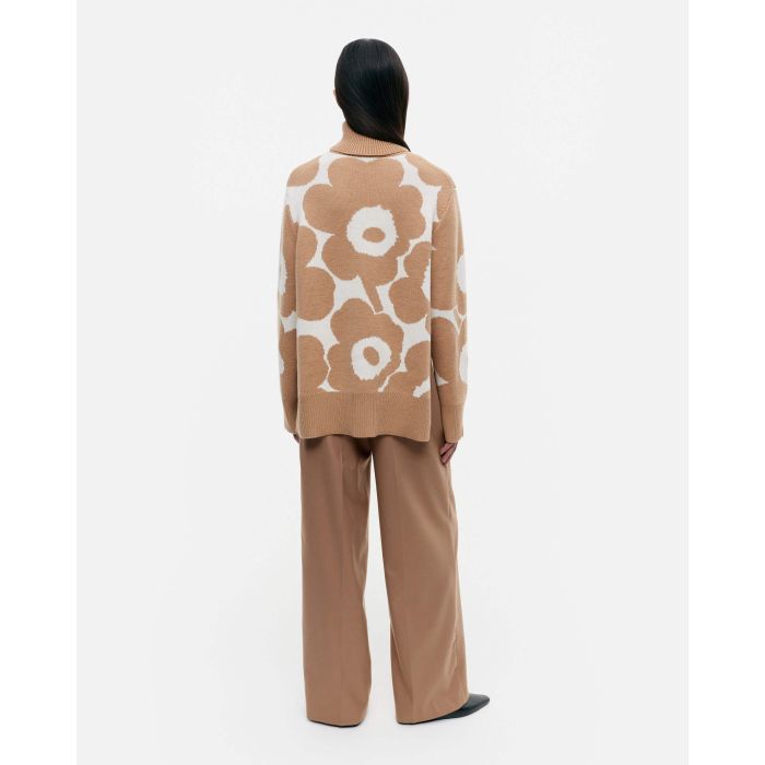 marimekko-naisten-neulepusero-opaakki-unikko-beige-kuosi-2