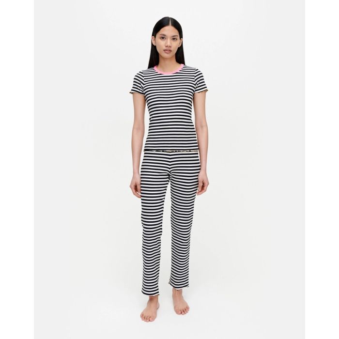 marimekko-naisten-t-paita-arnina-slim-tasaraita-t-paita-raidallinen-musta-1