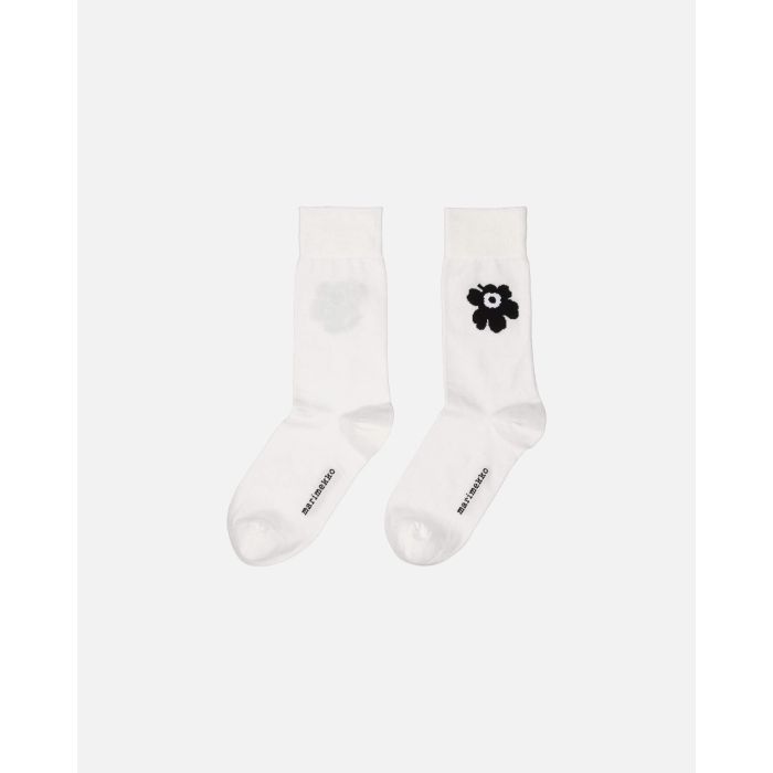 marimekko-naisten-uusi-salla-unikko-one-sukat-valkopohjainen-kuosi-1