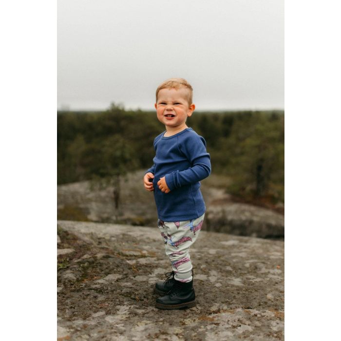 metsola-lasten-housut-stay-wild-pants-turkoosi-kuosi-3