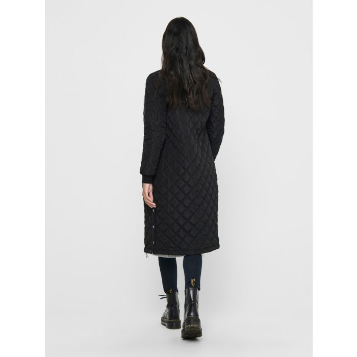 only-naisten-tikkitakki-onljessica-x-long-quilted-coat-noos-musta-2