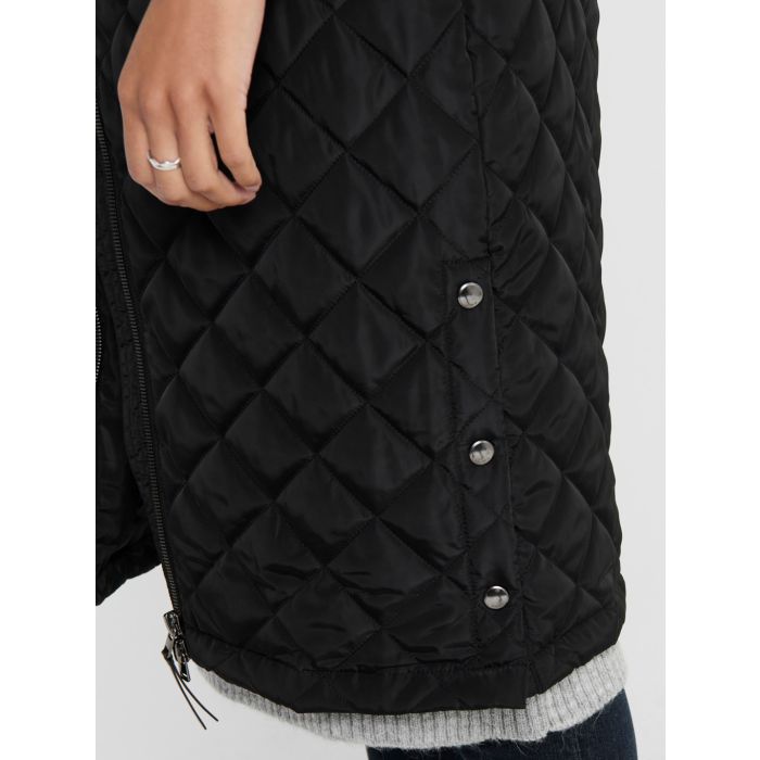 only-naisten-tikkitakki-onljessica-x-long-quilted-coat-noos-musta-5