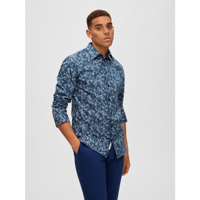selected-miesten-kauluspaita-ethan-aop-shirt-nos-sininen-kuosi-1