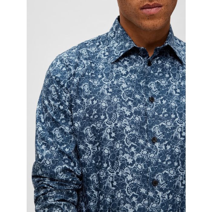selected-miesten-kauluspaita-ethan-aop-shirt-nos-sininen-kuosi-6