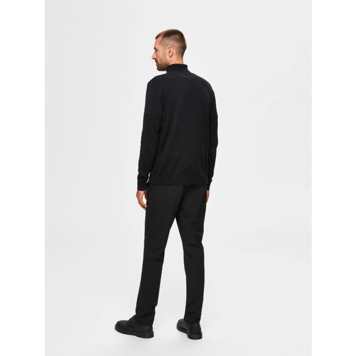 selected-miesten-pooloneule-berg-roll-neck-nos-vtt-musta-2