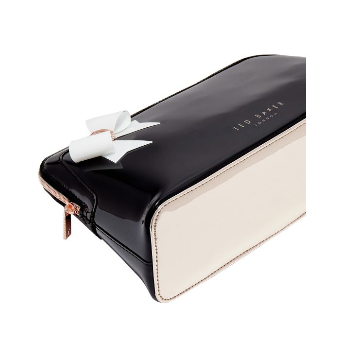 Ted Baker meikkipussi ALLEY CORE BOW LARGE TRIGLE WASHBAG Musta