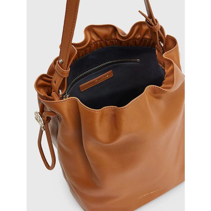 tommy-hilfiger-nahkalaukku-luxe-leather-bucket-bag-konjakinruskea-2
