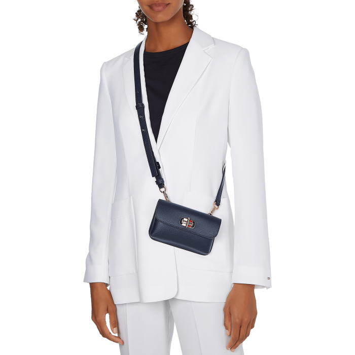tommy-hilfiger-naisten-puhelinlaukku-turnlock-phone-bag-corp-tummansininen-1