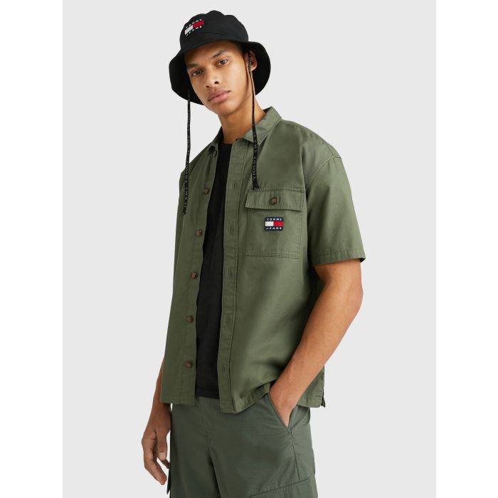 tommy-jeans-miesten-paita-classic-solid-ss-overshirt-armeijanvihrea-1