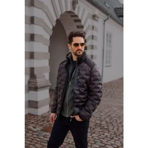 Gino marcello miesten topptakki, GINO MARCELLO LIGHT INSULATED JACKET Musta