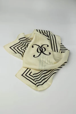 Bow 19 huivi, ELLE SILK SCARF Valkopohjainen Kuosi