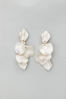 Bow 19 korvakorut, LEAF EARRING PEARL Valkoinen