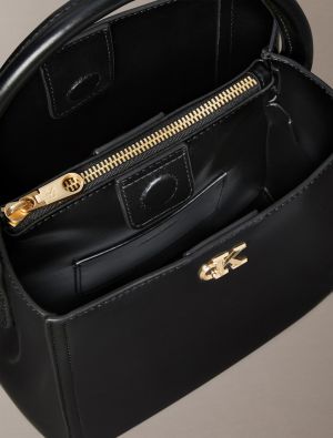 Calvin Klein Accessories naisten laukku, CK BUCKET WITH STRAP Musta