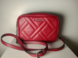 Calvin Klein Accessories Naisten Laukku, CK Quilt Camera Bag Kirkkaanpunainen (Second hand) Punainen