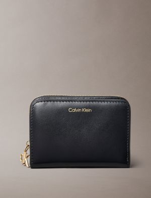 Calvin Klein Accessories naisten lompakko, CK PULLER MEDIUM FLAP ZIP Musta